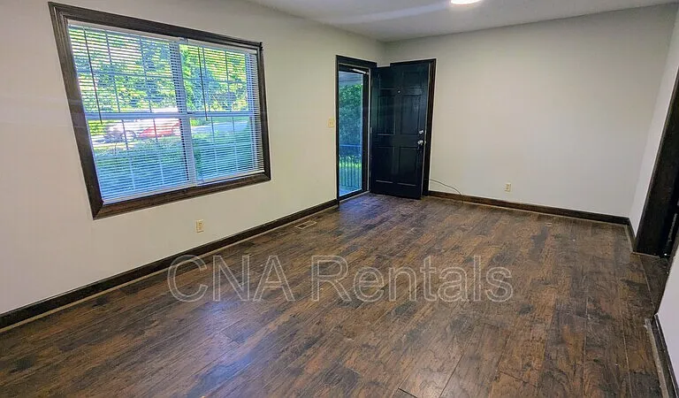 104 E Acres Dr SE — Photo 4