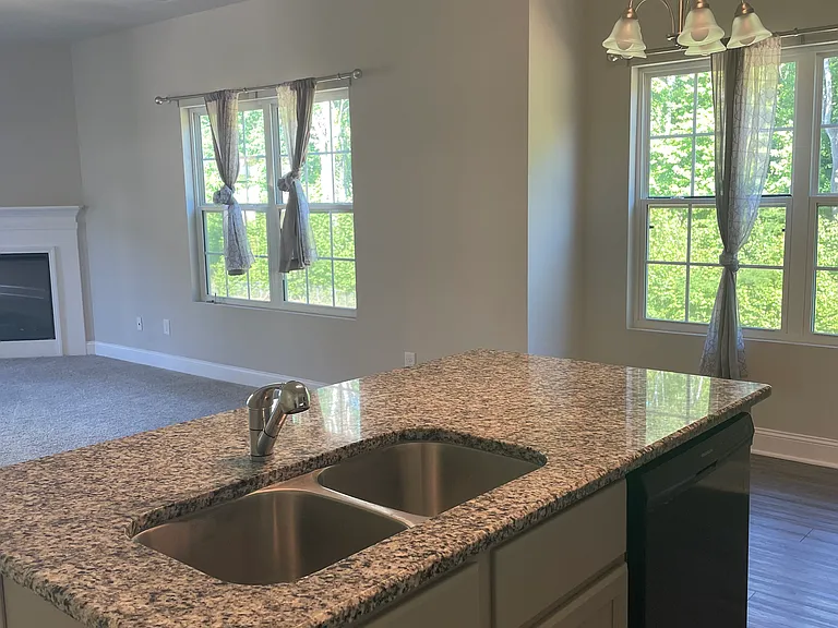 410 Katie Ln — Photo 5