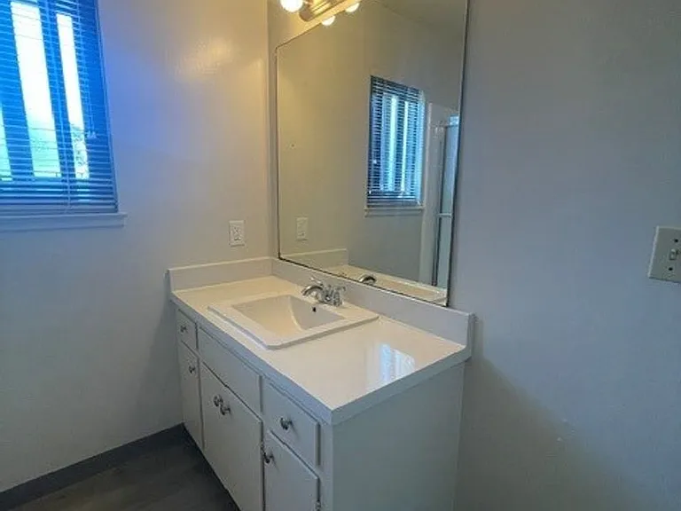 4261 Davis St — Photo 4