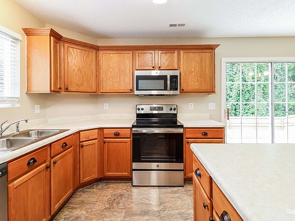 2nd image of 9 Loxwood Ct