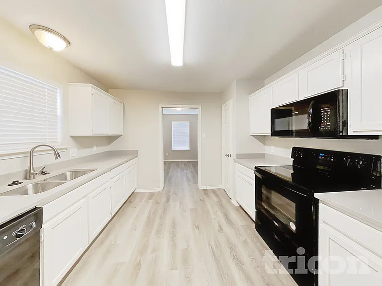 1110 Wayne Ave — Photo 6