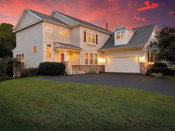 9380 Falling Water Dr, Bristow, VA 20136