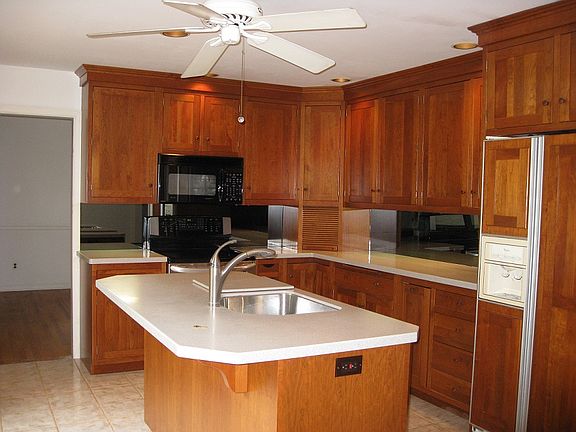 Paradise Cherry Kitchen