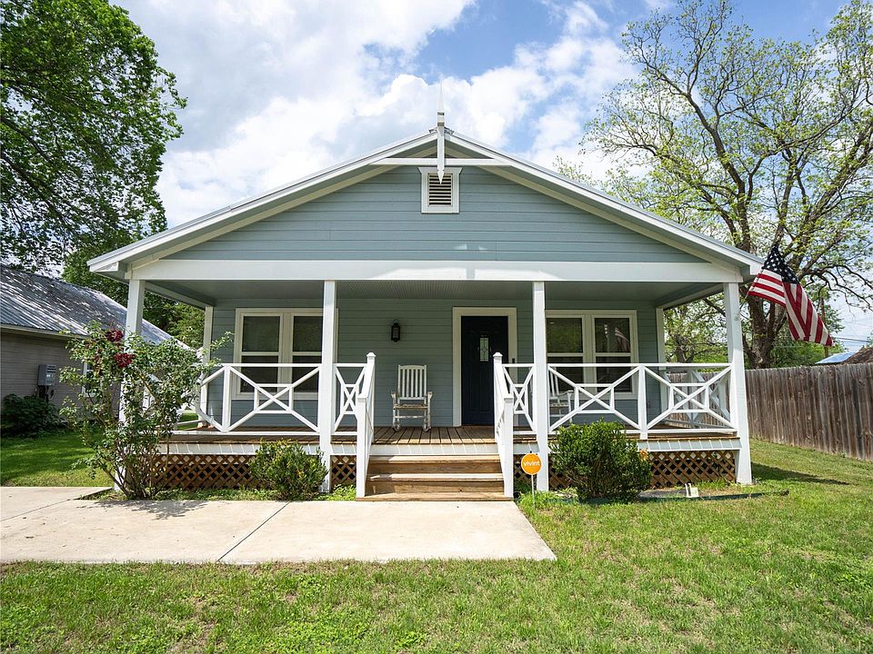 1st image of 404 Rivers St