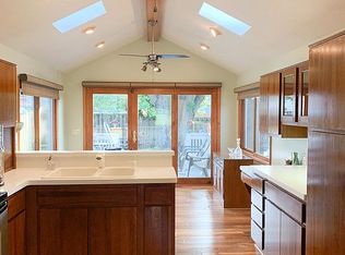 1020 Western Ln, Erie, PA 16505