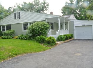 416 Pine Ct, Lake Bluff, IL 60044