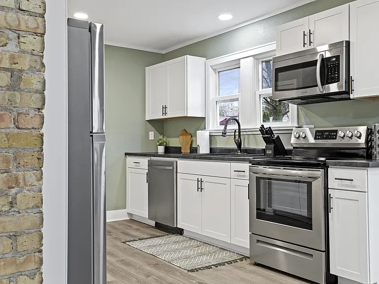 2529 Commercial Ave #1 — Photo 5