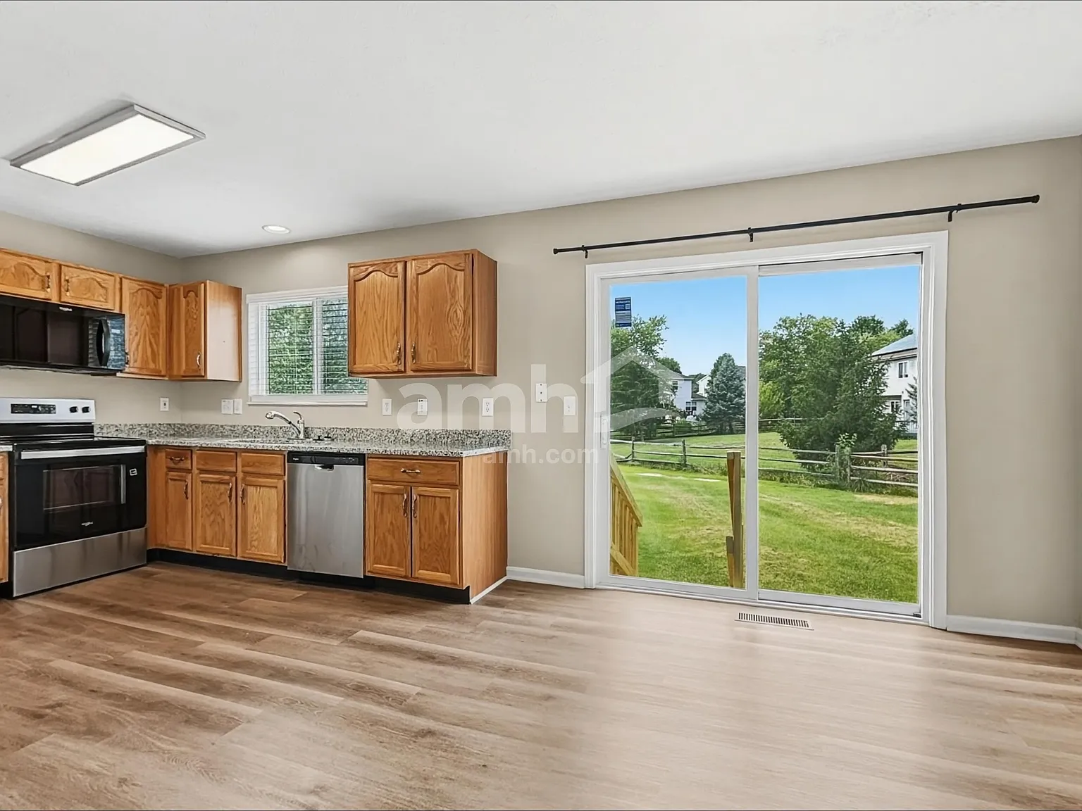 3 bed, 2.5 bath, 1783 sqft, $2,400 — Photo 3