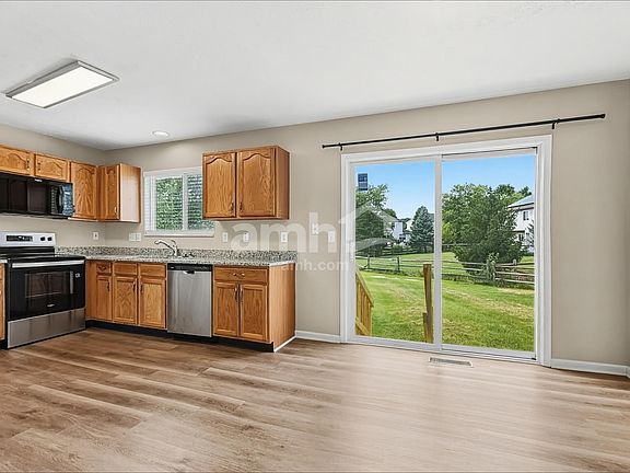 3rd image of 233 Saddle Creek Ln