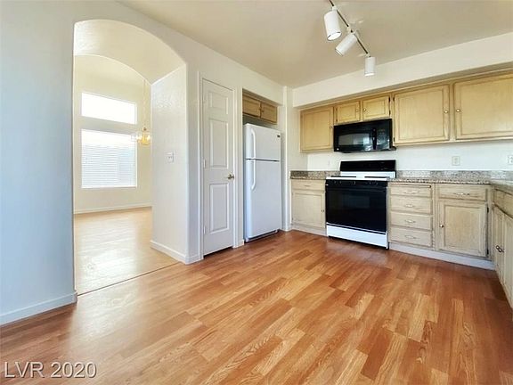 3rd image of 8916 Chenin Ave