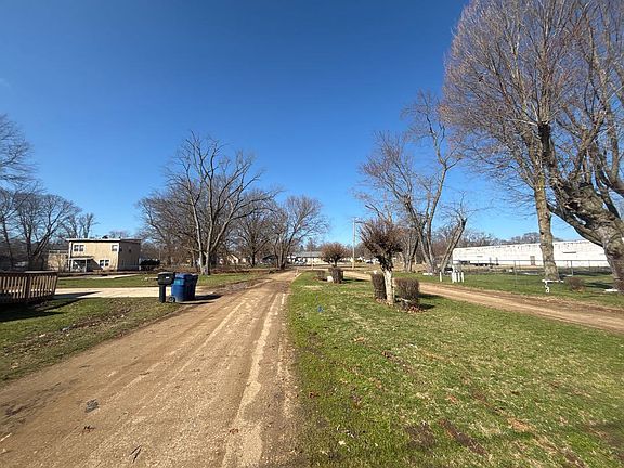 5th image of 950 Davar St