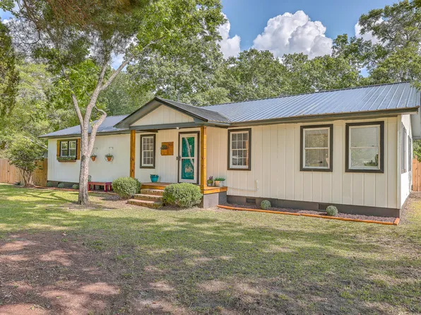 1033 Marlow Dr, Moncks Corner, SC 29461