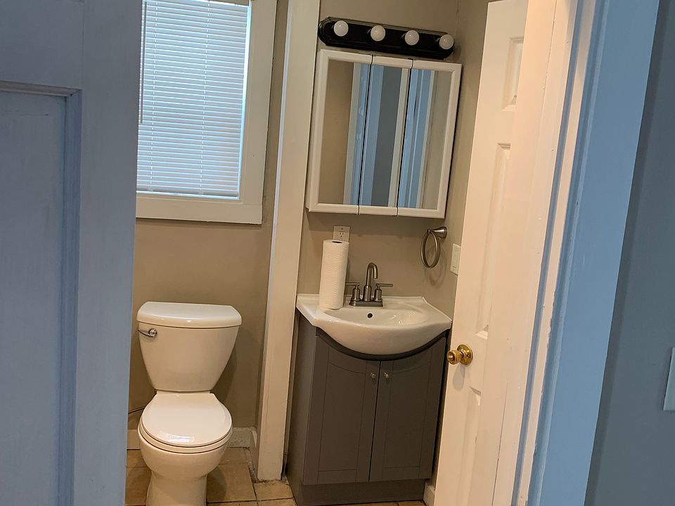 1st image of 721 Logan St SE #1