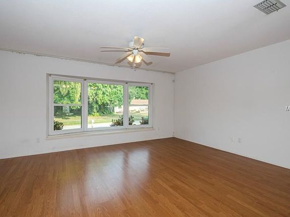 4th image of 455 Meadowlark Ln