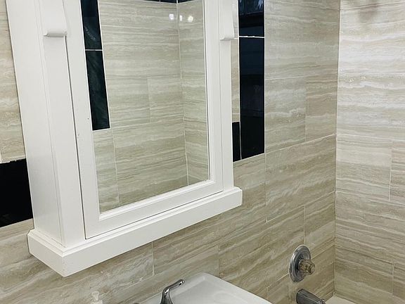 2nd image of 3620 Monroe St #2S
