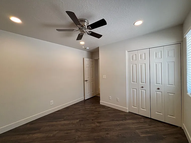 696 N 600 W #B — Photo 15