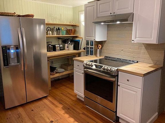 Cook's kitchen; tons of cooking & serving utensils/equipment; coffee machine & French press; ice maker in fridge
