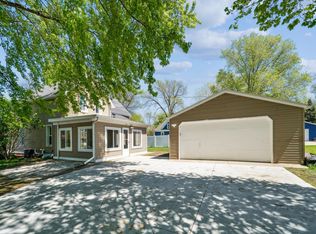 506 3rd Ave E, Shakopee, MN 55379