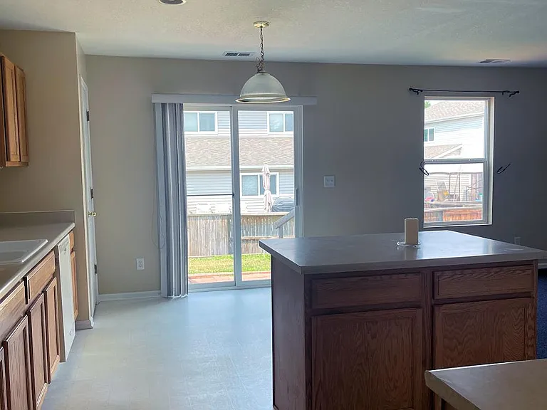 983 Canary Ct — Photo 6