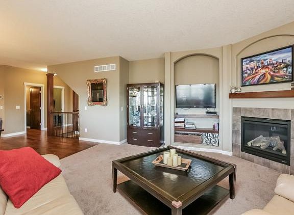 3rd image of 601 Iona Ln