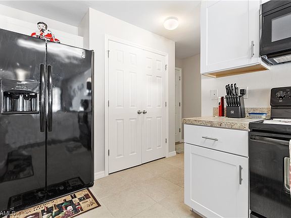 4th image of 4004 NE 10th Ave