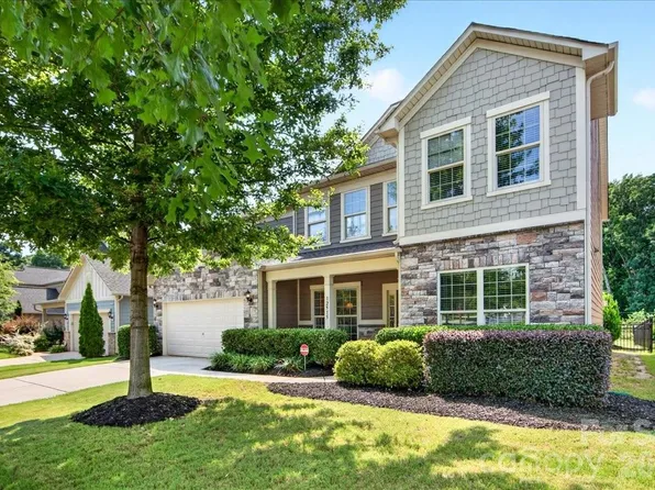 12515 Current Dr, Charlotte, NC 28278