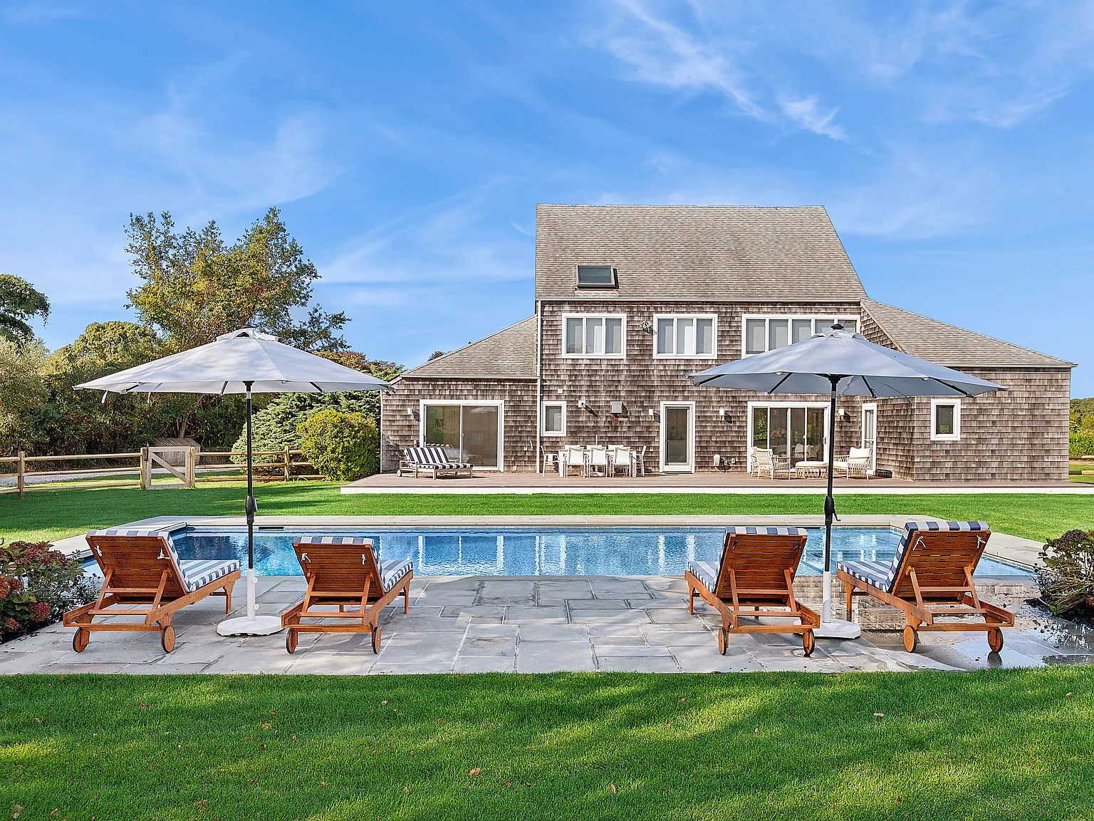 4 Bedroom in Sagaponack with Pond Views — Photo 1