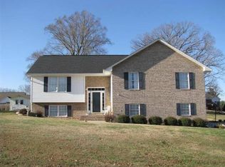 440 Red Fox Dr, Church Hill, TN 37642