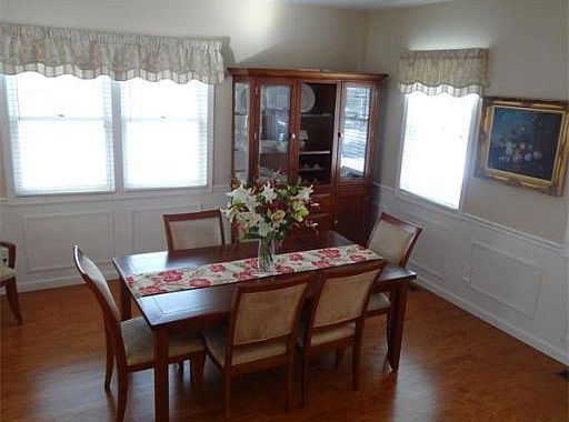 3rd image of 15 Laurelwood Cir