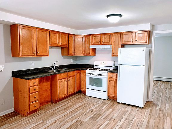 3rd image of 2444 N Laramie Ave #1W