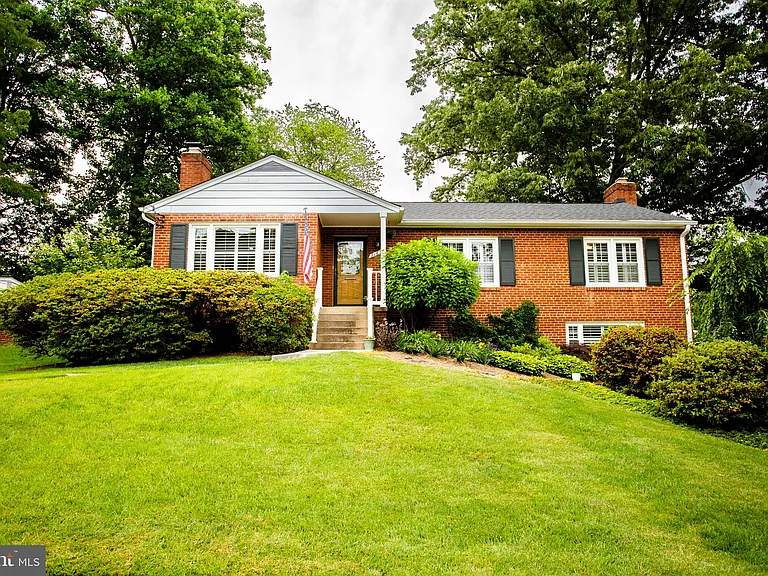 3163 Patrick Henry Dr — Photo 1