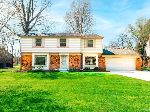 7611 Ferry Rd, Grosse Ile, MI 48138