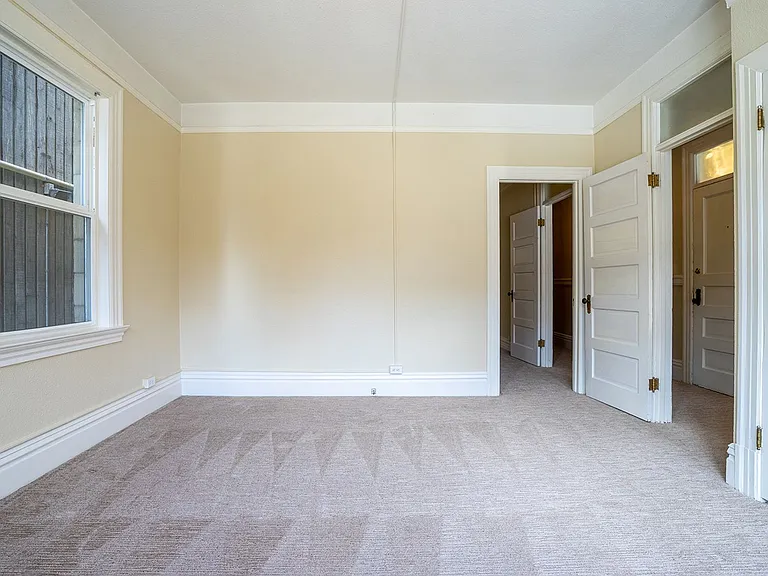 Alexander Apartments — Photo 16