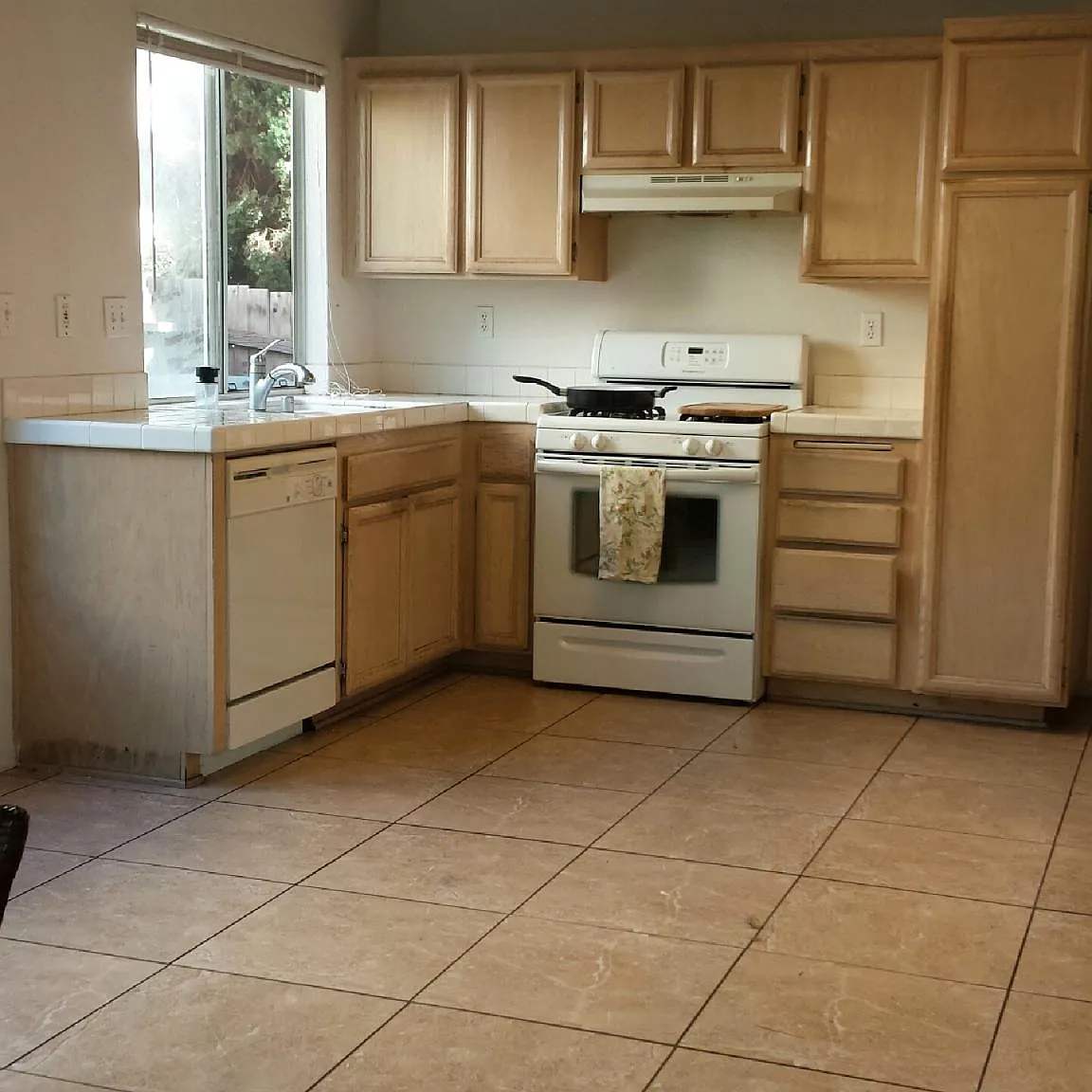 3 bed, 2.5 bath, 1500 sqft, $4,250 — Photo 4