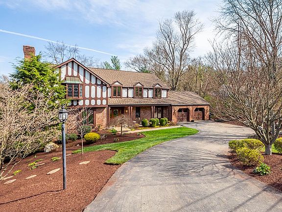 3rd image of 279 Trotwood Dr