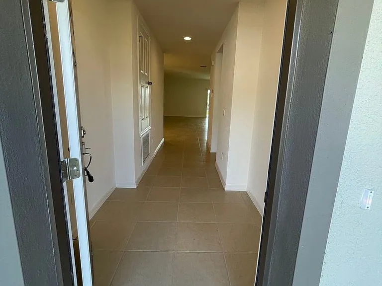 5566 Sabal Dr — Photo 3