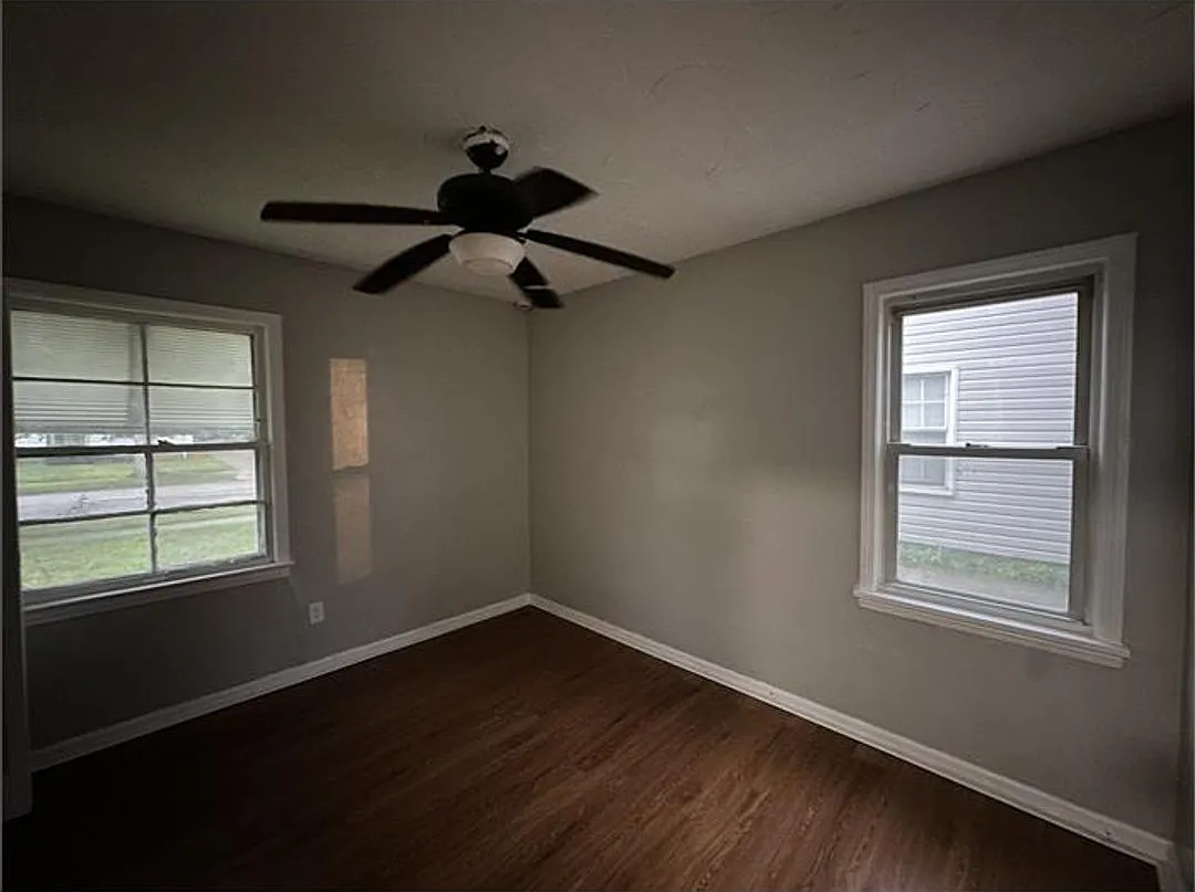 Three bedroom single family home rent. Vouchers only. — Photo 4