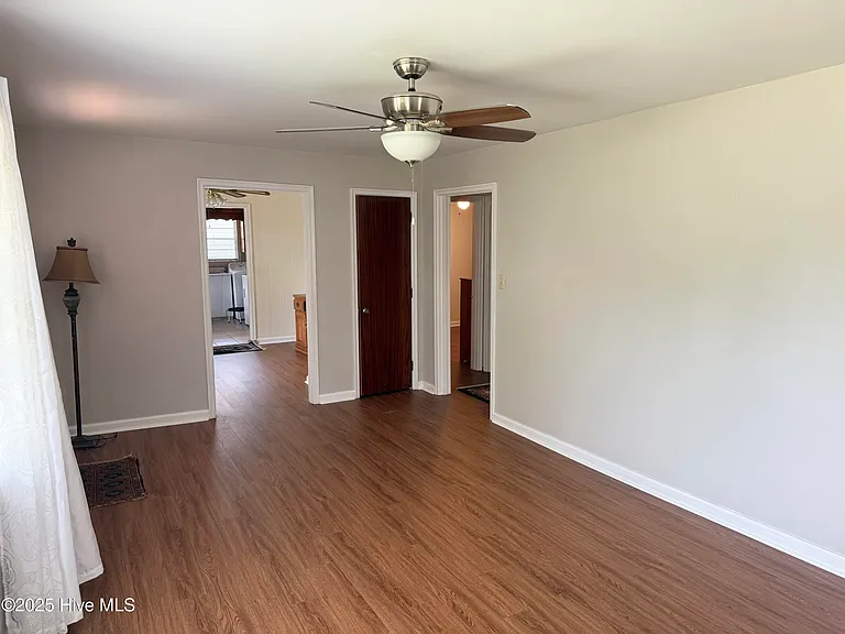 2703 Jackson Dr — Photo 10