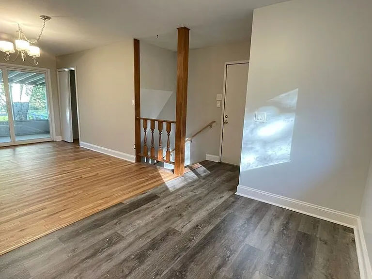 3212 Charing Cross Rd — Photo 29