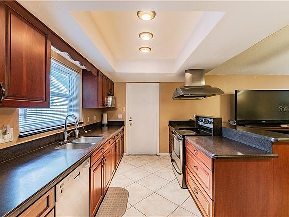 3rd image of 7532 Meadow Dr
