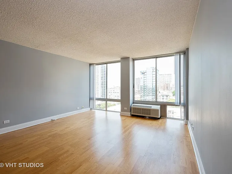 450 W Briar Pl #11M — Photo 3
