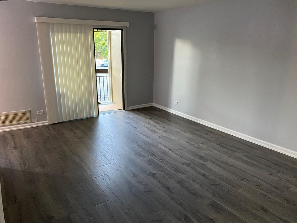 1st image of 2212 Country Club Dr APT 16