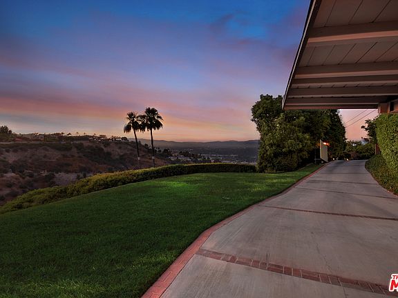 3rd image of 3641 Glenridge Dr