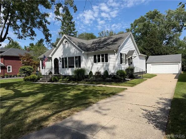 88 E Royal Pkwy, Buffalo, NY 14221