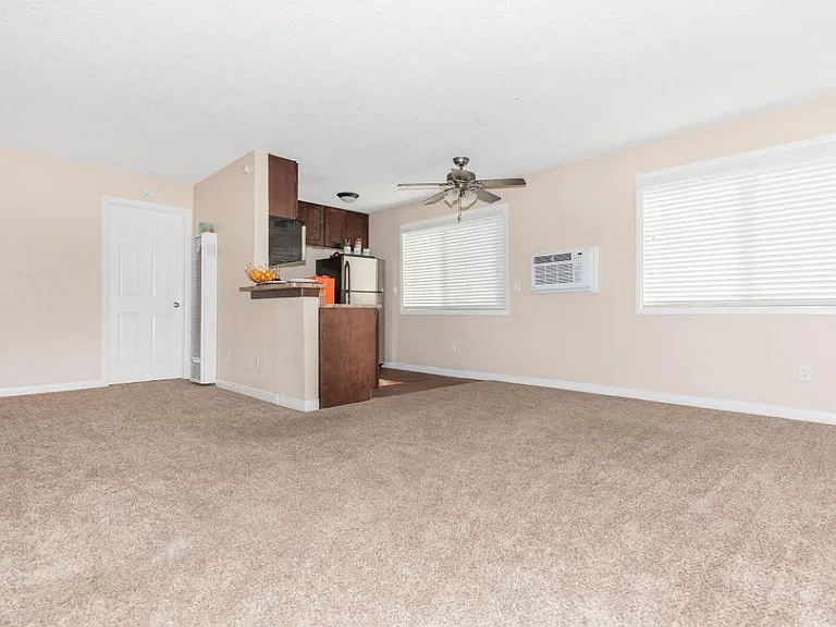 Dorado Plaza Apartments — Photo 40
