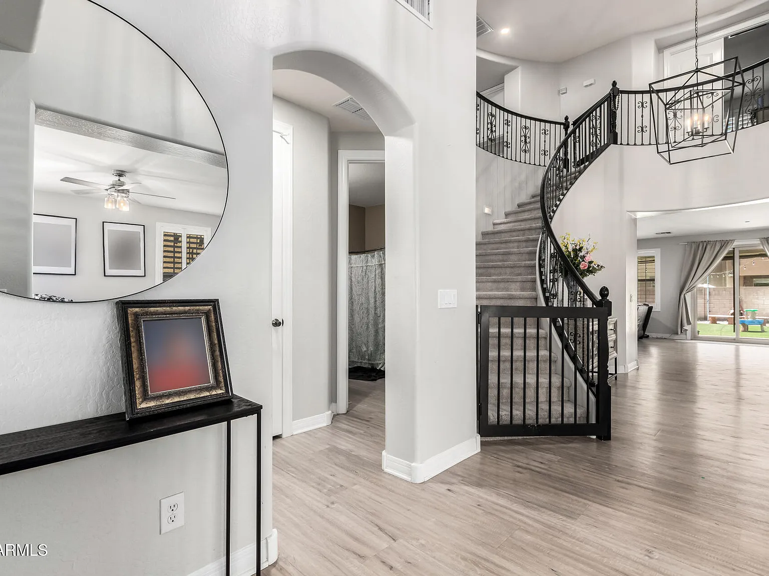 5 bed, 4.5 bath, 3861 sqft, $4,500 — Photo 2