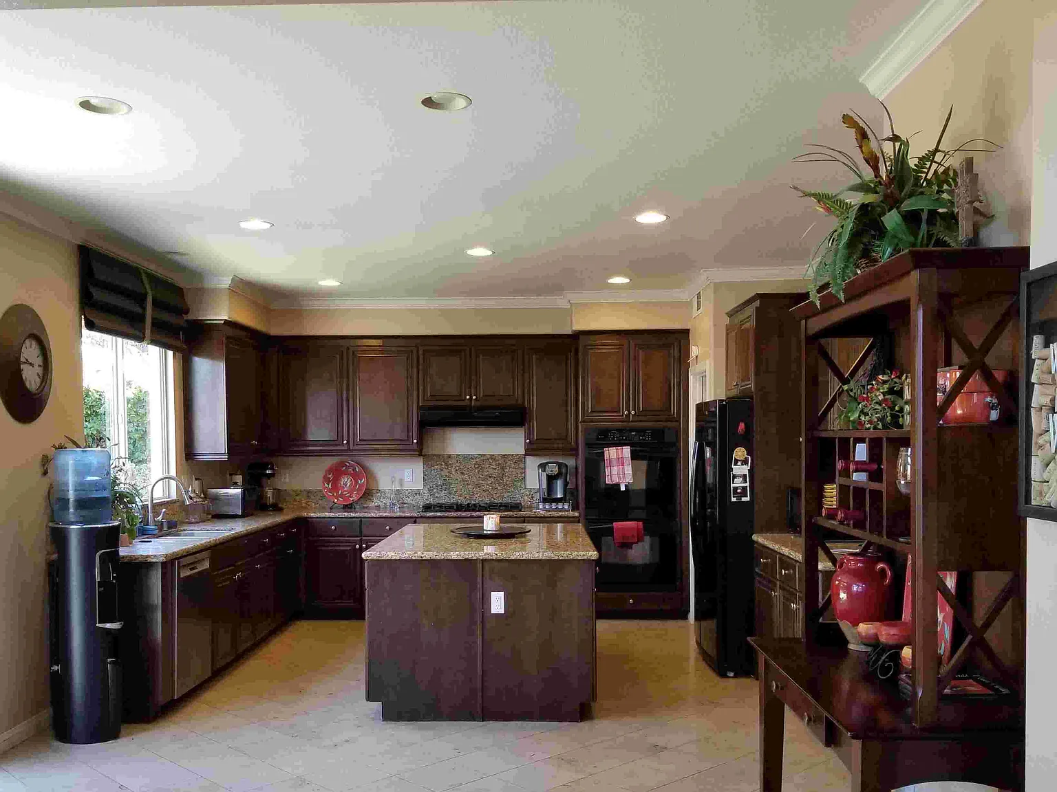 4 bed, 3.5 bath, 3446 sqft, $3,200 — Photo 3