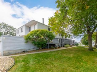 2203 Sky Line Dr, Waterloo, IA 50701