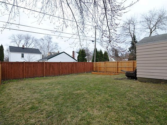 2nd image of 4634 N Woodruff Ave