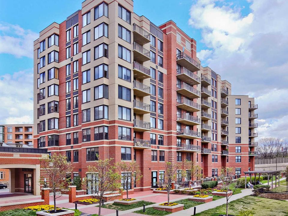 1st image of 2220 Fairfax Dr APT 810